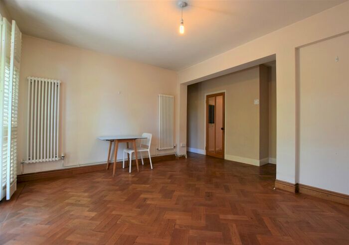 2 Bedroom Flat To Rent In Champion Hill, London, SE5