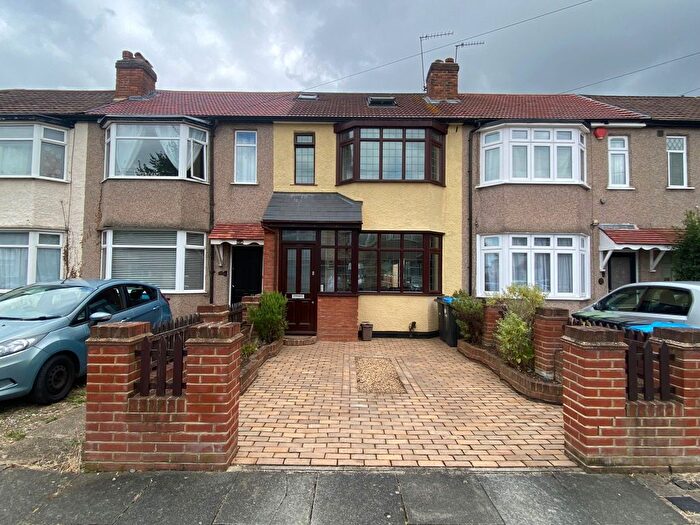 4 Bedroom Terraced House To Rent In Balmoral Road, Enfield, EN3