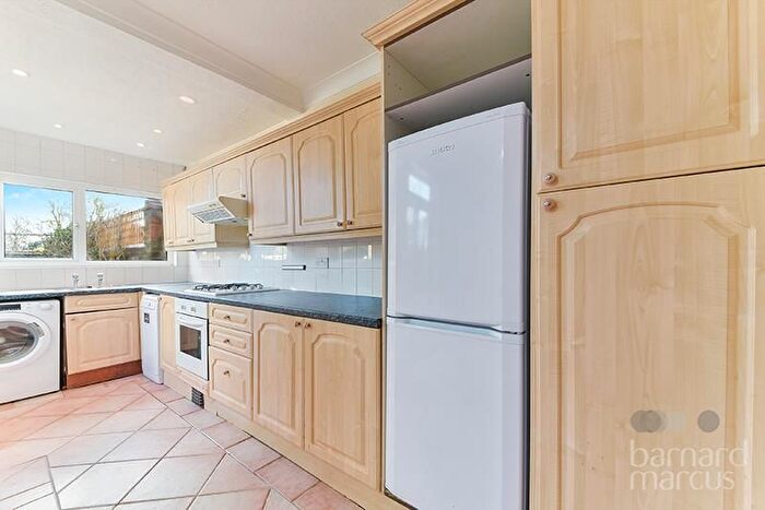 2 Bedroom Flat To Rent In Burntwood Lane, London, SW17