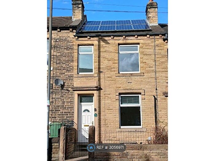 3 Bedroom Terraced House To Rent In Scar Lane, Huddersfield, HD3