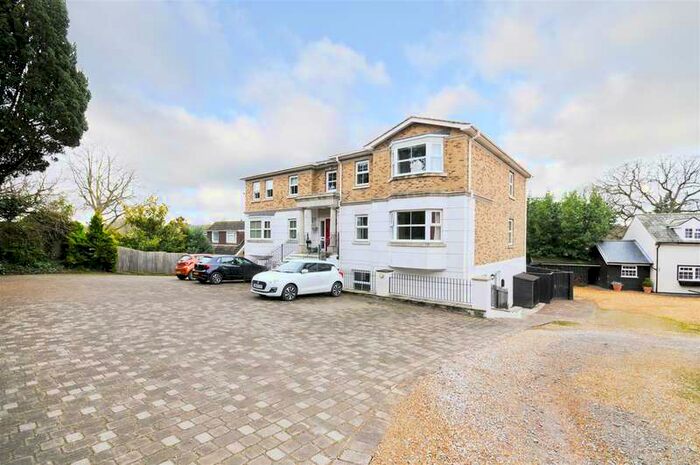 2 Bedroom Ground Flat To Rent In Blackwater Road, Newport, PO30