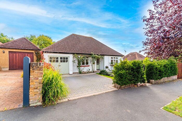 4 Bedroom Bungalow To Rent In Aultone Way, Sutton, SM1