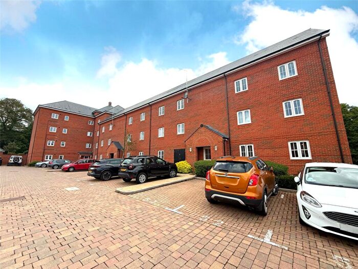 2 Bedroom Apartment For Sale In Charteris Close, Wellesley, Aldershot, Hampshire, GU11
