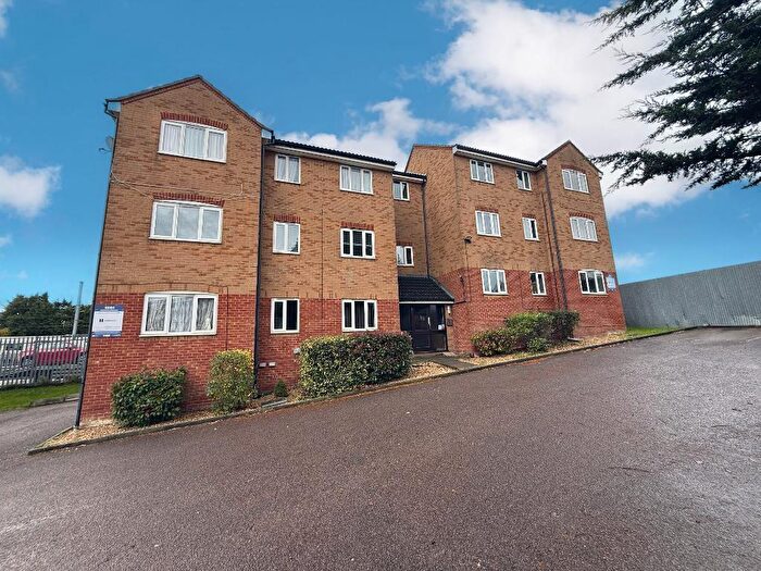2 Bedroom Apartment For Sale In Hewlett Road, Leagrave, Luton, Bedfordshire, LU3