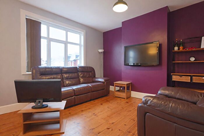 3 Bedroom Flat To Rent In Grosvenor Road, Jesmond, Newcastle Upon Tyne, NE2