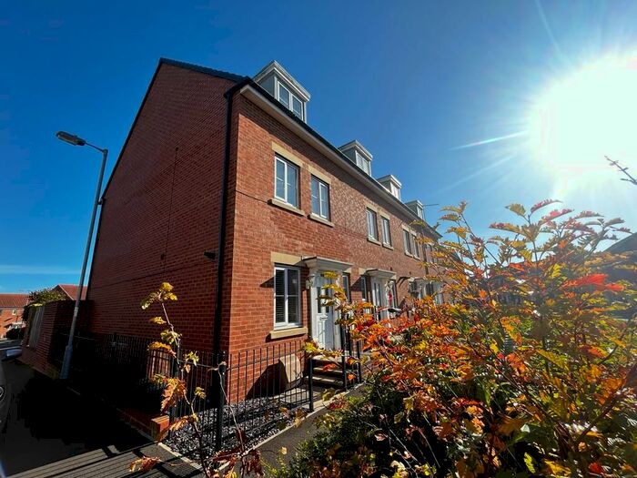 3 Bedroom Town House To Rent In Capheaton Way, Seaton Delaval, Tyne &amp; Wear, NE25