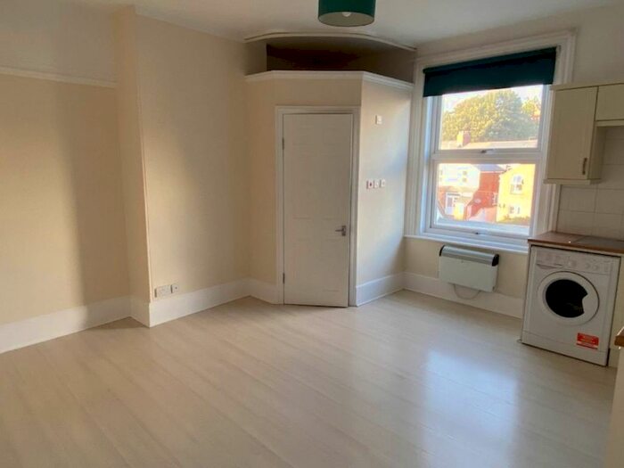 Studio To Rent In Powderham Crescent, Exeter, EX4