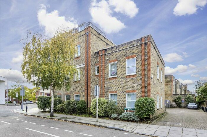 1 Bedroom Flat To Rent In Winchester Court, Castlegate, TW9