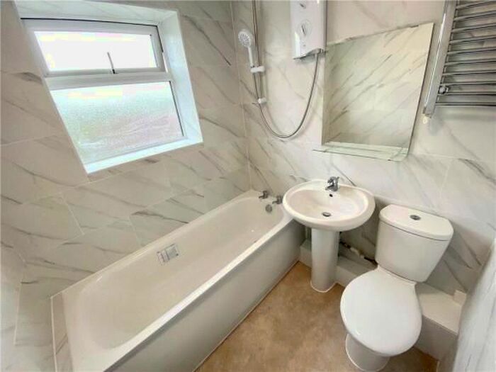 2 Bedroom Property To Rent In Park Farm Drive, Allestree, Derby, DE22