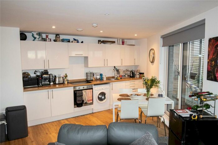 3 Bedroom Flat To Rent In The Plaza, Advent Way, Ancoats, Manchester, M4
