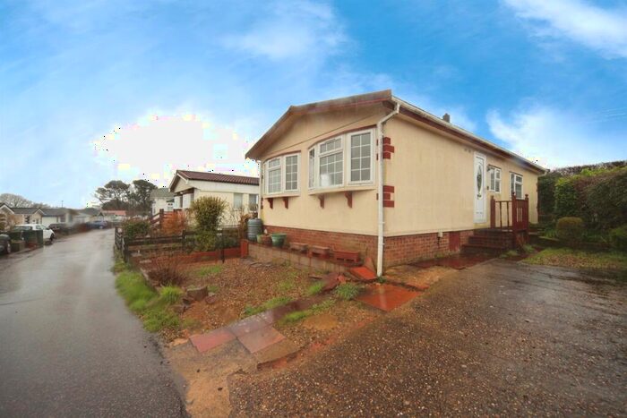 2 Bedroom Park Home For Sale In Whipsnade Park Homes, Whipsnade, Dunstable, LU6