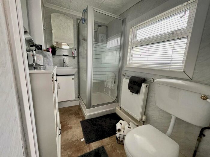 2 Bedroom Detached Bungalow For Sale In Wernddu Road, Ammanford, SA18