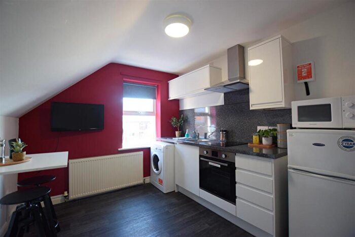 1 Bedroom Flat To Rent In Carholme Road - Student Apartment - /, LN1