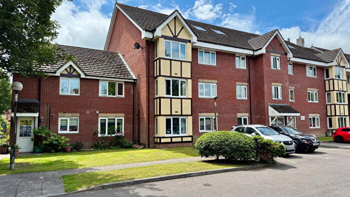 2 Bedroom Flat For Sale In Victoria Grove, Newbury, RG14