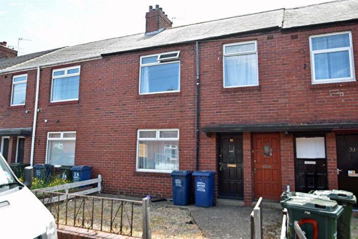 2 Bedroom Flat To Rent In Chatsworth Gardens, Newcastle Upon Tyne, NE6