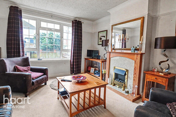 3 Bedroom Semi Detached House For Sale In Surrey Road, Maidstone, ME15