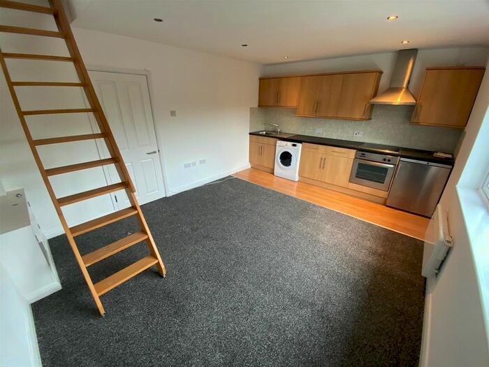 1 Bedroom Maisonette To Rent In Station Road, Gidea Park, Romford, RM2