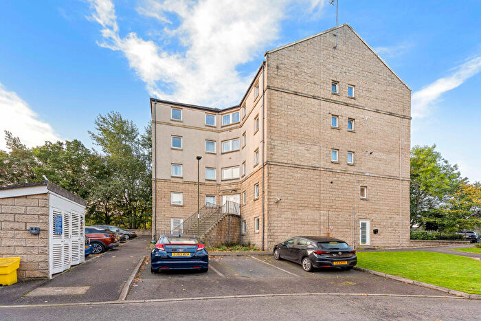 3 Bedroom Flat For Sale In Bonnington Gait, Bonnington, Edinburgh, EH6