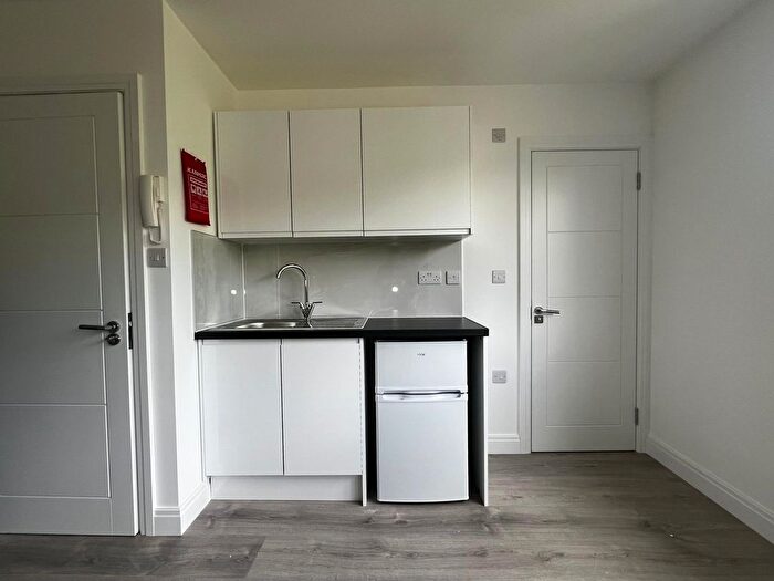 6 Bedroom Semi-detached House For Sale In South Hill Avenue, Harrow, HA2