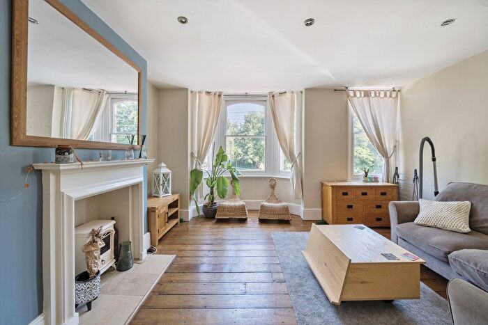 2 Bedroom Maisonette For Sale In Oakley Place, London, SE1