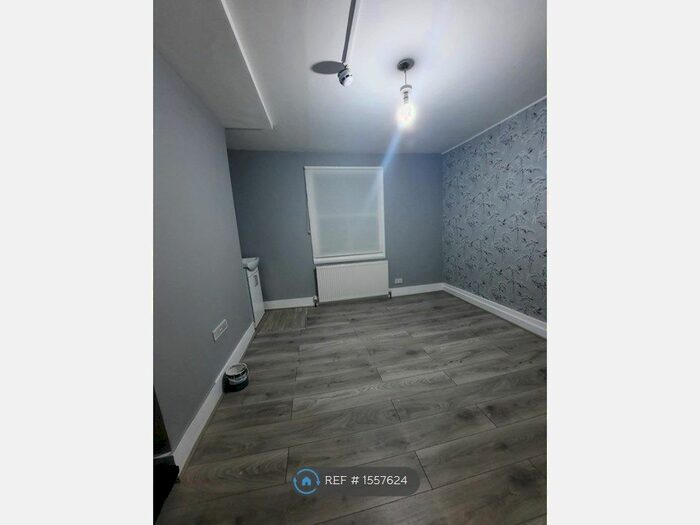 Studio To Rent In Manor Road, London, N16