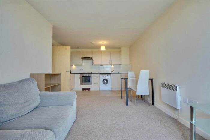 2 Bedroom Flat To Rent In The Round House, Gunwharf Quays, Portsmouth, PO1
