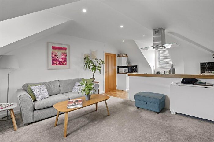 2 Bedroom Flat For Sale In Edmunds House, Hemnall Street, Epping, CM16