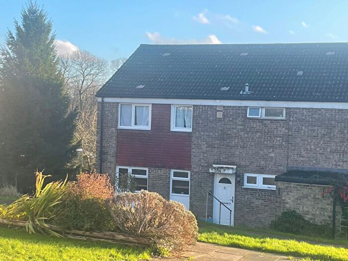 2 Bedroom Flat For Sale In Hatchetts Drive, Haslemere, GU27