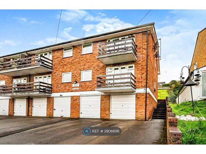 2 Bedroom Flat To Rent In Carisbrooke Avenue, High Wycombe, HP12