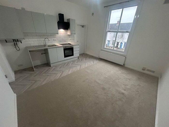 1 Bedroom Flat To Rent In Worcester Street, Stourbridge, West Midlands, DY8