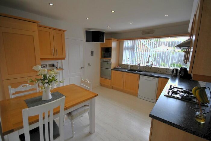 2 Bedroom Detached Bungalow For Sale In Edgehill Road, DN2