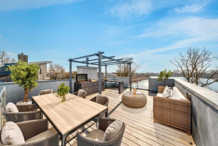 4 Bedroom Detached House For Sale In Lakeshore Reserve, Lower Mill Estate, GL7