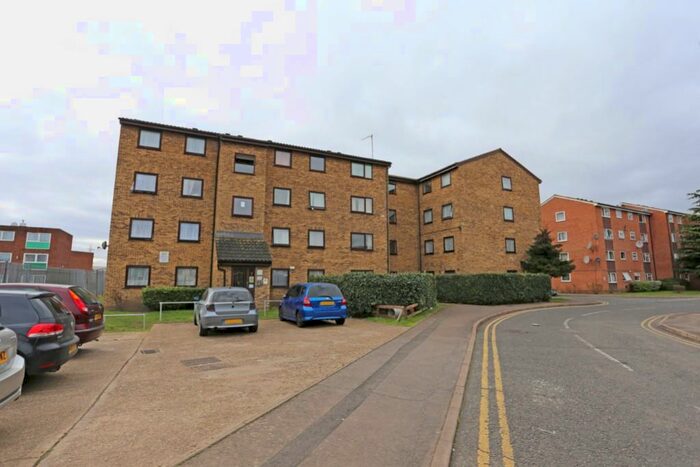 2 Bedroom Flat To Rent In Gurney Close, Barking, Essex, IG11
