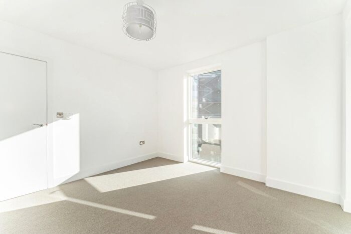 2 Bedroom Flat To Rent In Abbotsford Court, Park Royal, London, NW10