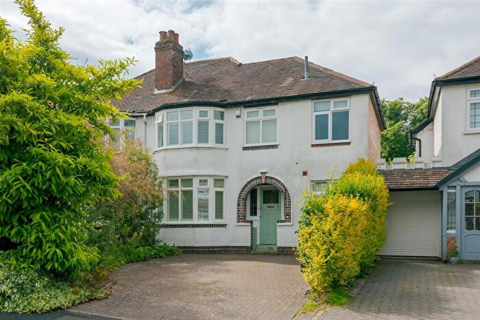 4 Bedroom Semi Detached House For Sale In Stapylton Avenue, Birmingham, B17