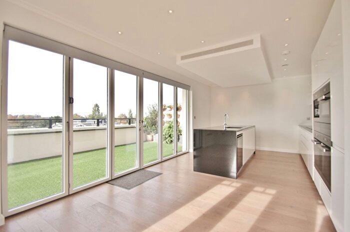 3 Bedroom Flat To Rent In Higham House West, Carnwath Road, Fulham, SW6