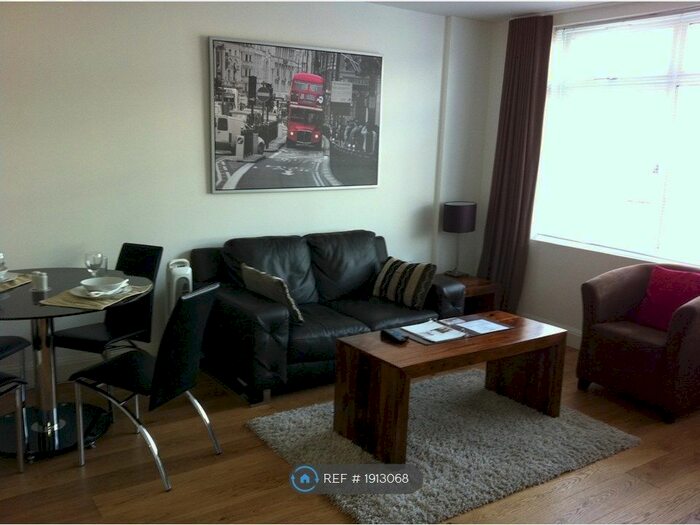 2 Bedroom Flat To Rent In Bondway, London, SW8