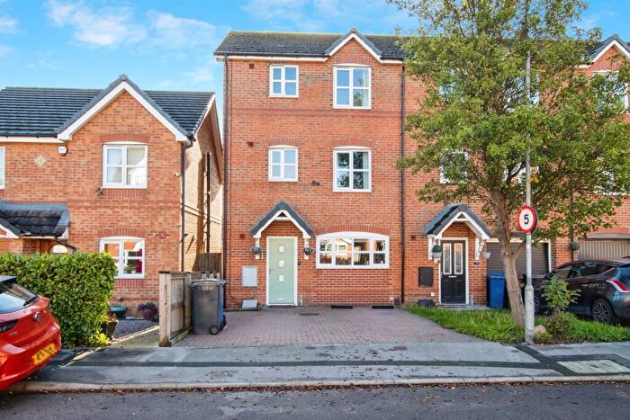 4 Bedroom Town House For Sale In Merchant Croft, Barnsley, S71