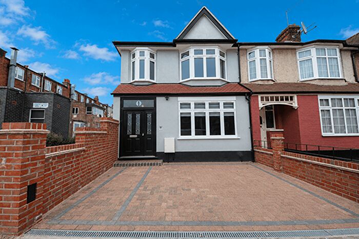 5 Bedroom Semi-Detached House To Rent In Elm Park Road, Winchmore Hill, N21