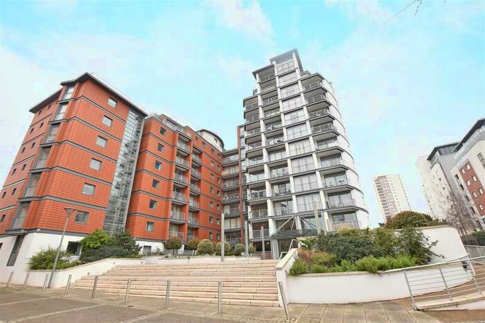 3 Bedroom Penthouse Flat To Rent In Holland Gardens, Brentford, TW8