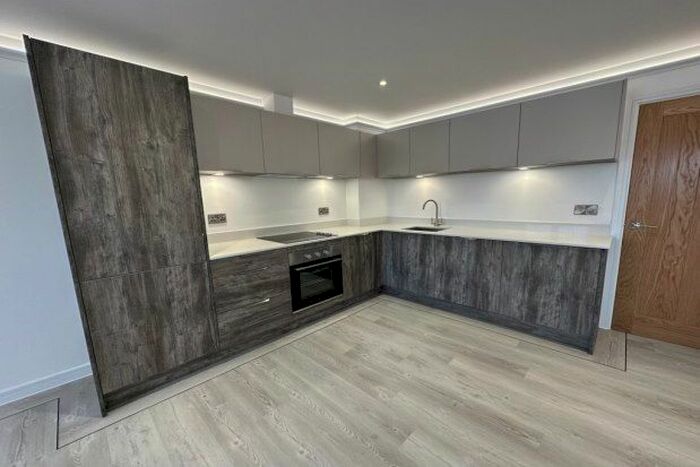 2 Bedroom Flat To Rent In Long Acre, Nottingham, NG13