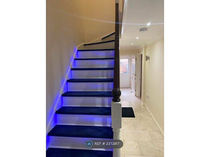 3 Bedroom Terraced House To Rent In Sparkes Close, Bromley, BR2