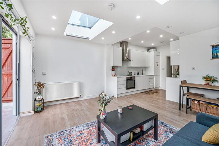 2 Bedroom Flat For Sale In Wells House Road, NW10