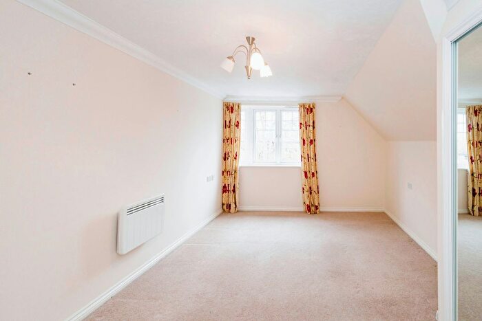 2 Bedroom Flat For Sale In New Brighton Road, Emsworth, Hampshire, PO10