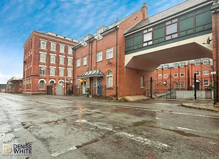 3 Bedroom Town House For Sale In Barngate Street, Leek, Staffordshire, ST13