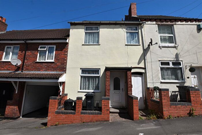 3 Bedroom House To Rent In Park Street, Stourbridge, DY9
