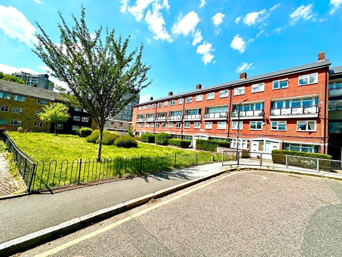 4 Bedroom Flat To Rent In Olney Road, Kennington, London, SE17