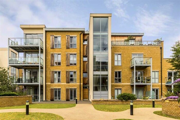 1 Bedroom Flat To Rent In Blagrove Road, Teddington, TW11