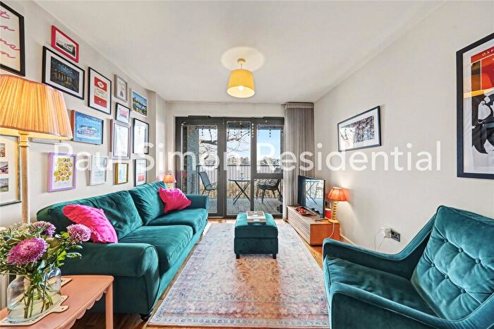 2 Bedroom Apartment For Sale In Hythe House, Green Lanes Walk, London, N4
