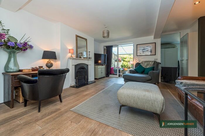 1 Bedroom Maisonette To Rent In Larden Road, Acton, London, W3